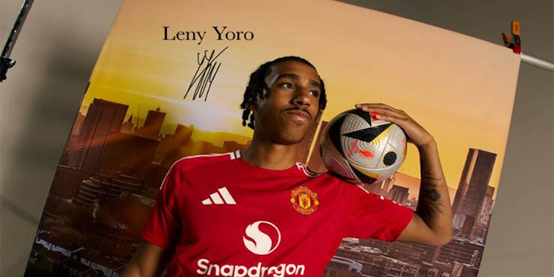 Leny Yoro 24/25 hy vọng vàng của câu lạc bộ bóng đá Manchester United 